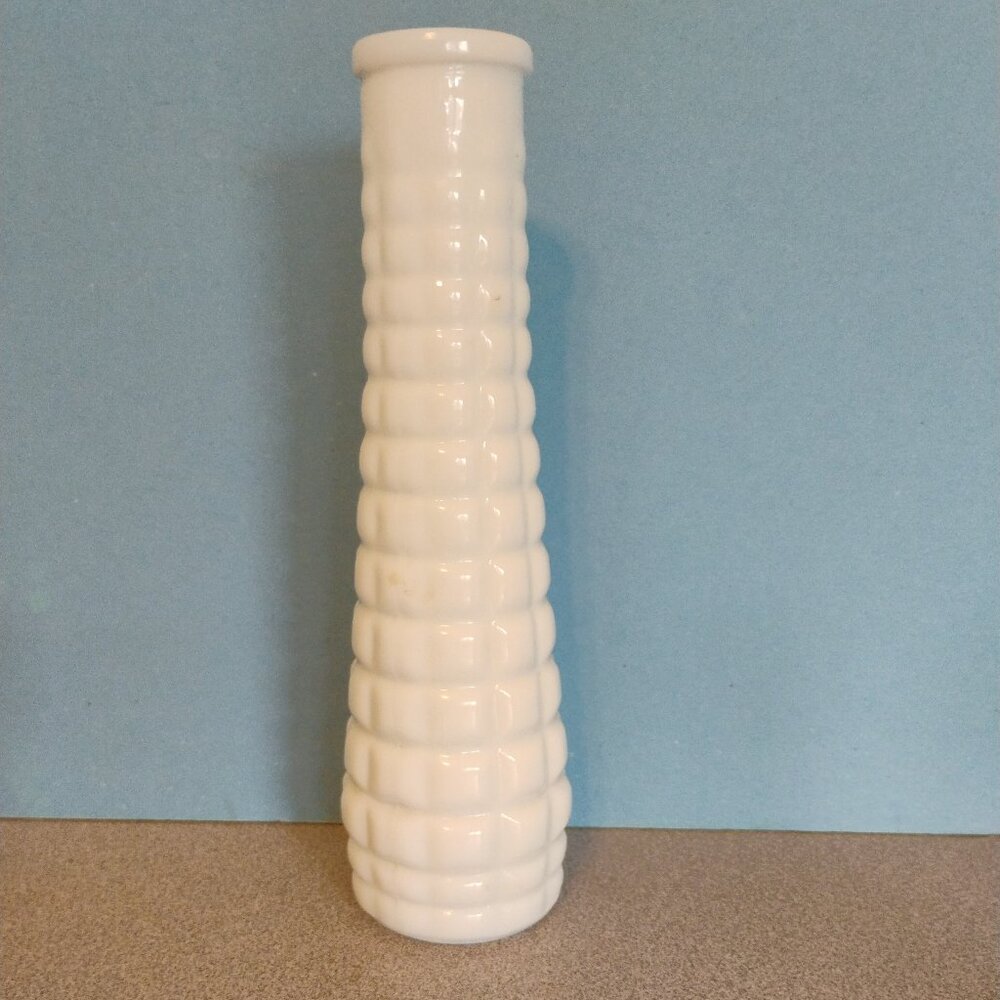 EO Brody Vintage Milk Glass Corn Cob Pattern Vase